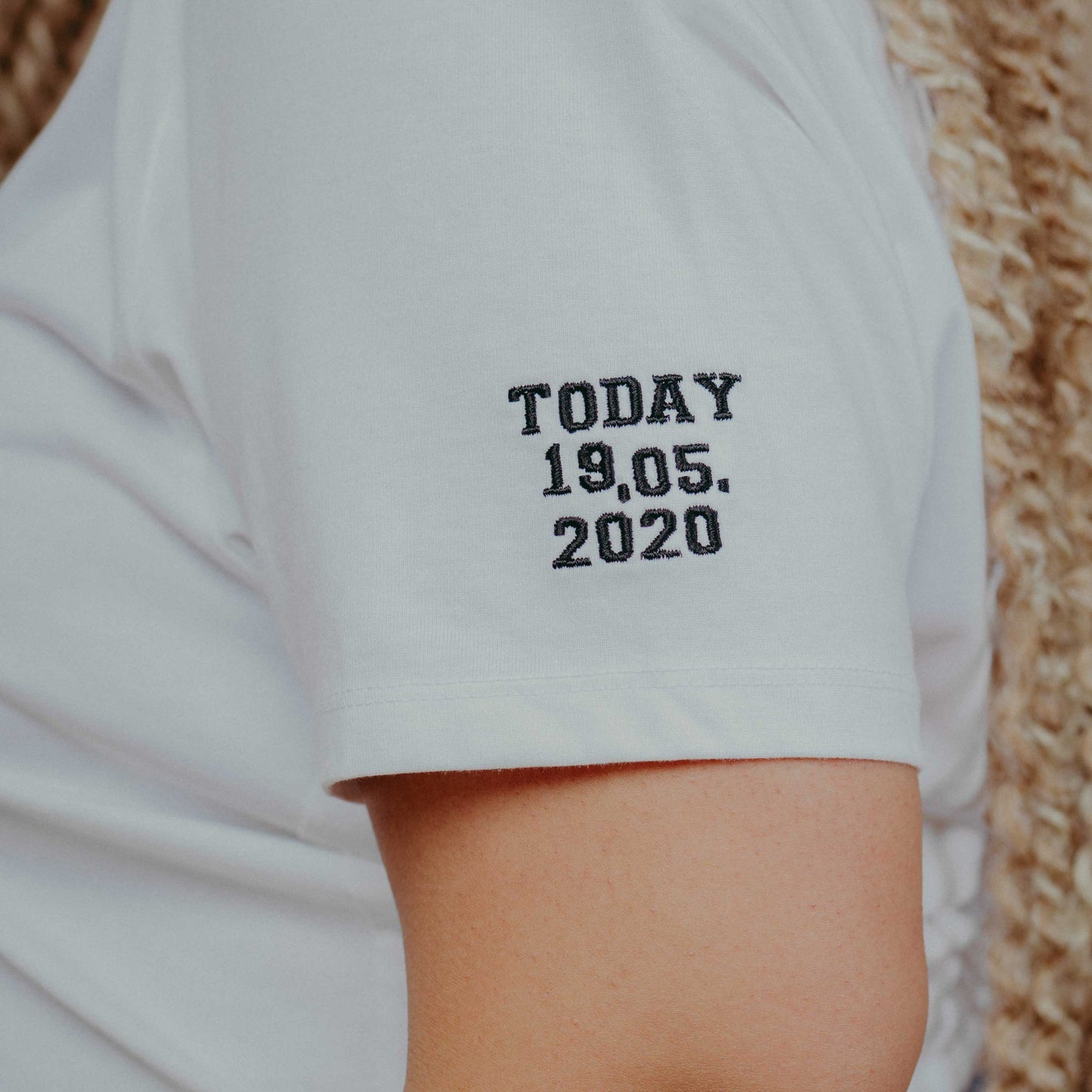 Personalised text on the sleeve (+£5.95)