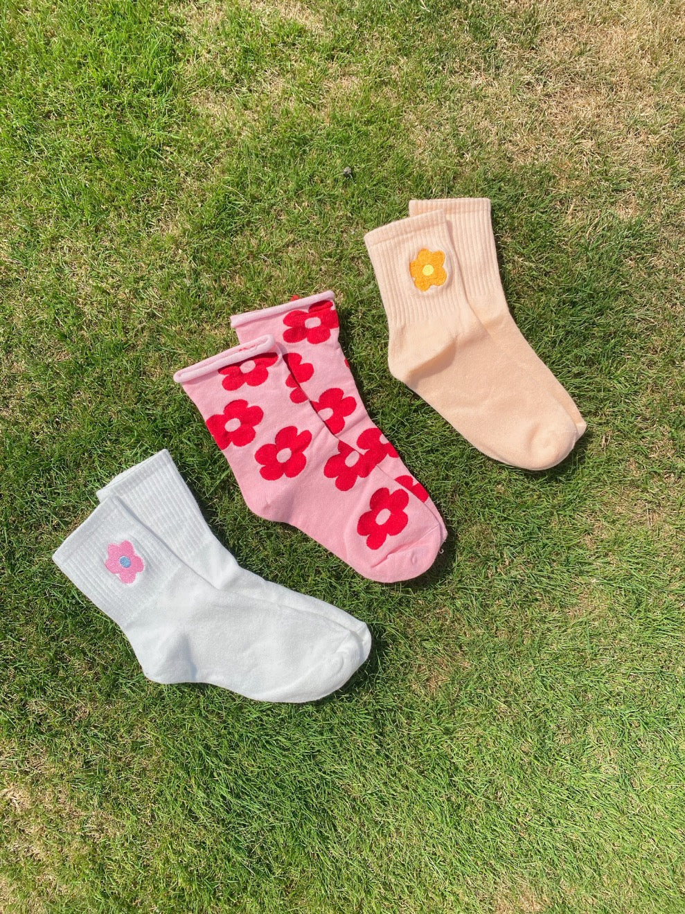 Embroidered Flower Graphics Socks