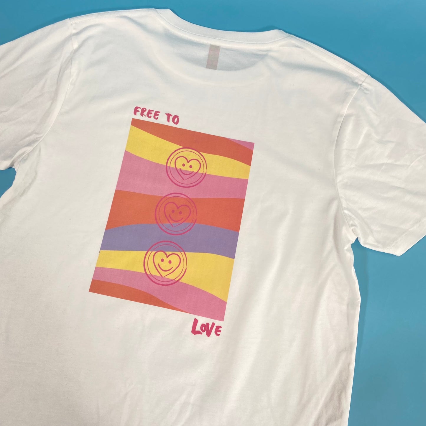 S Free to love - smiley heart T-Shirt SALE